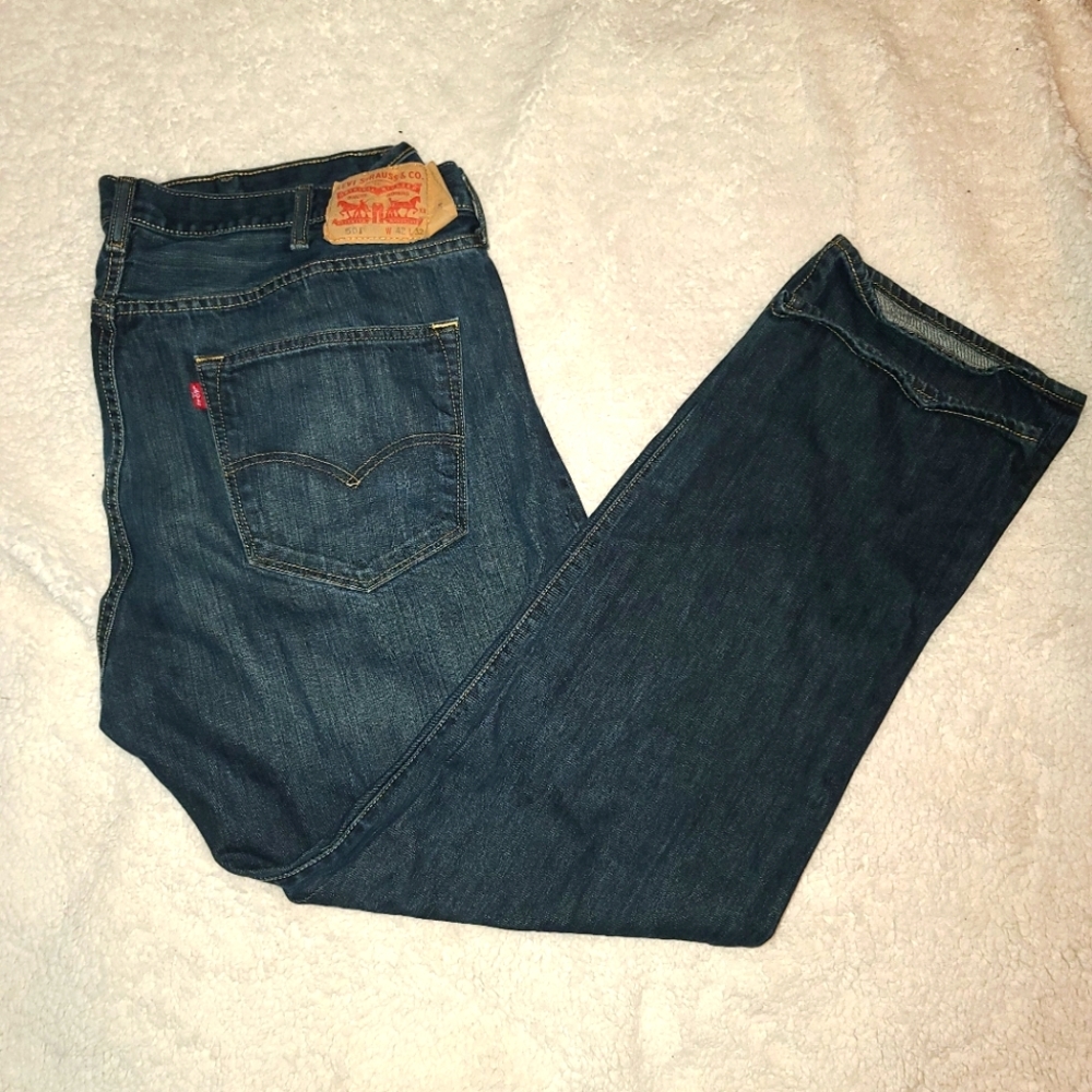 Men's Levi's 42w 32l jeans with button fly